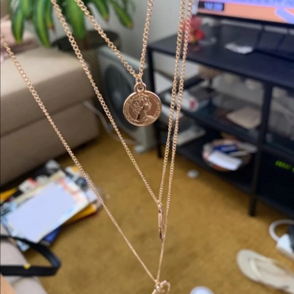 Gold coin layered necklace - Picture 2 of 2